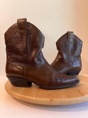 90s Nine West Brown Western Genuine Leather Point Toe Boot Size 7.5 Brazil Made